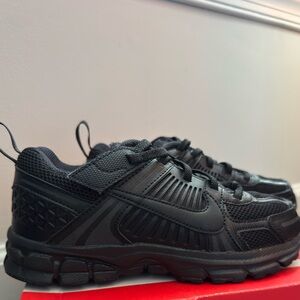 Nike Kids’ Vomero 5